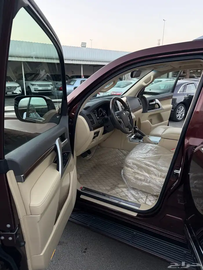 لاندكروزر VXR2016 عداد100 الف فقط وكاله 14
