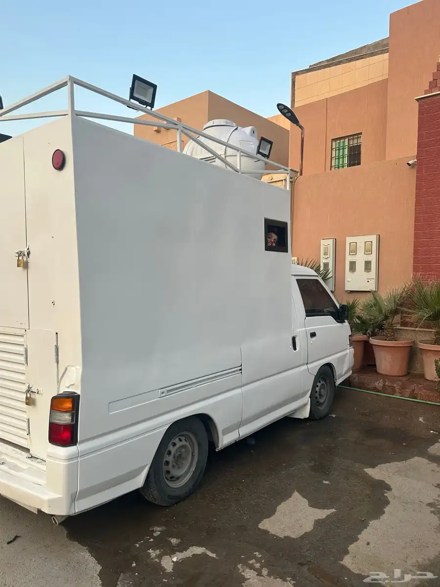كرفان للبيع غرفة مع سريرين ودوره مياه مكيف خزان مياه 1