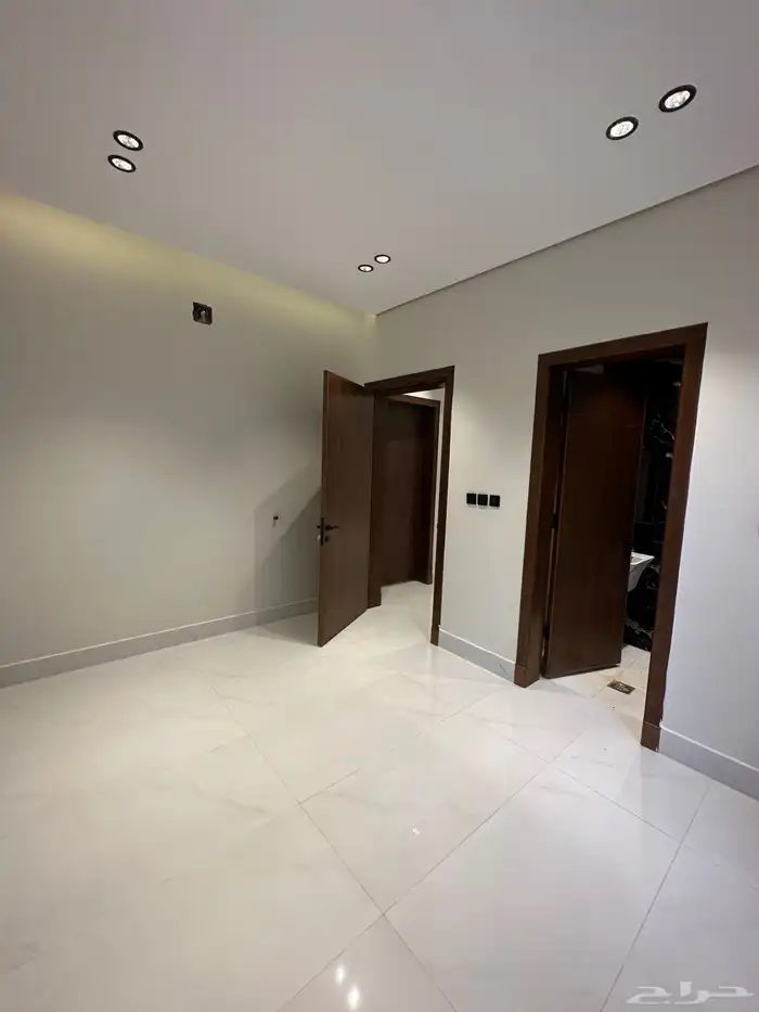للبيع 3 فلل حي الرمال مساحة 225 م دورين وملحق 7