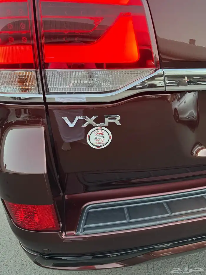 لاندكروزر VXR2016 عداد100 الف فقط وكاله 36