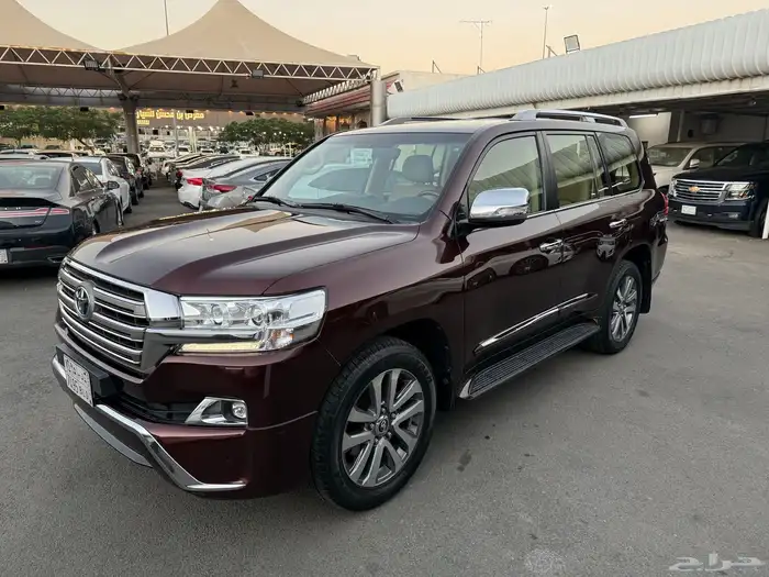 لاندكروزر VXR2016 عداد100 الف فقط وكاله 38