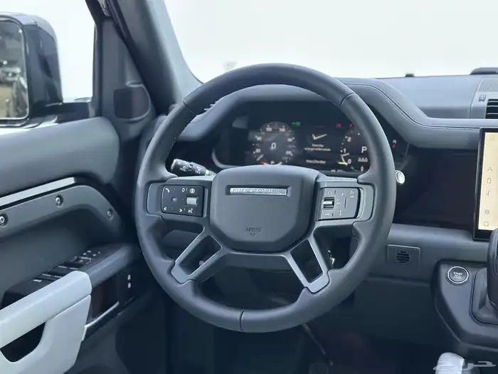 ديفندر se 2025 ناغي 4