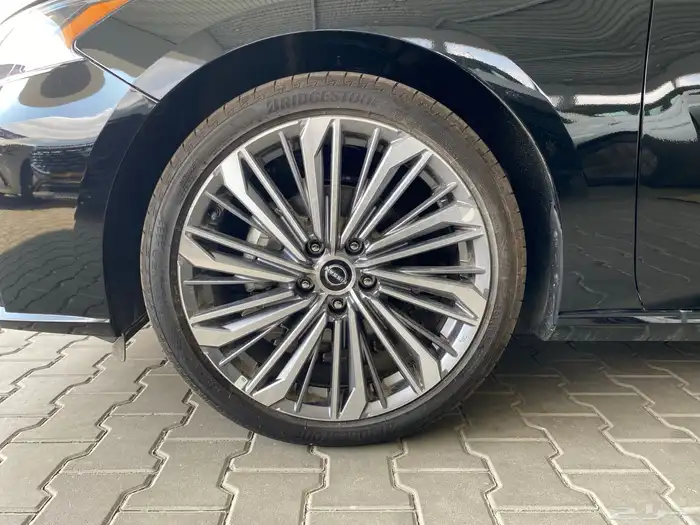 نيسان التيما SV موديل 2025 اللون اسود مكينه 2500 6