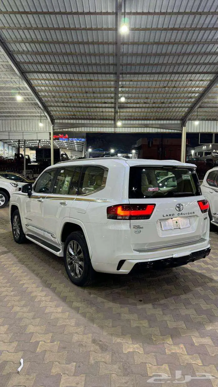 تويوتا جي اكس ار رقم 4 فل كامل بنزين موديل 2023 9