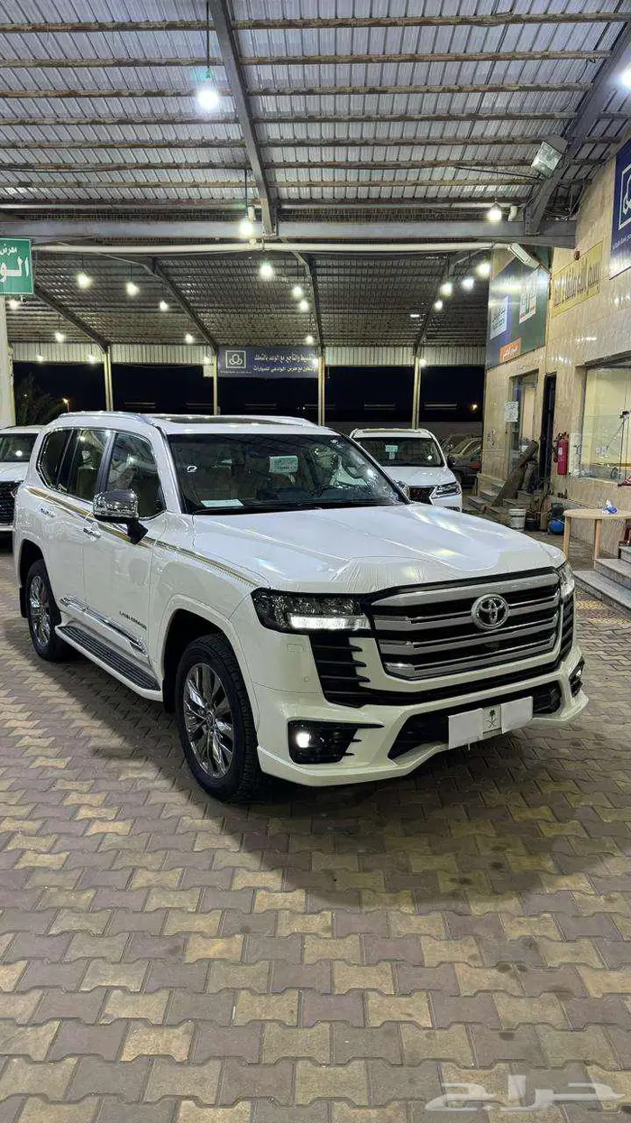 تويوتا جي اكس ار رقم 4 فل كامل بنزين موديل 2023 1
