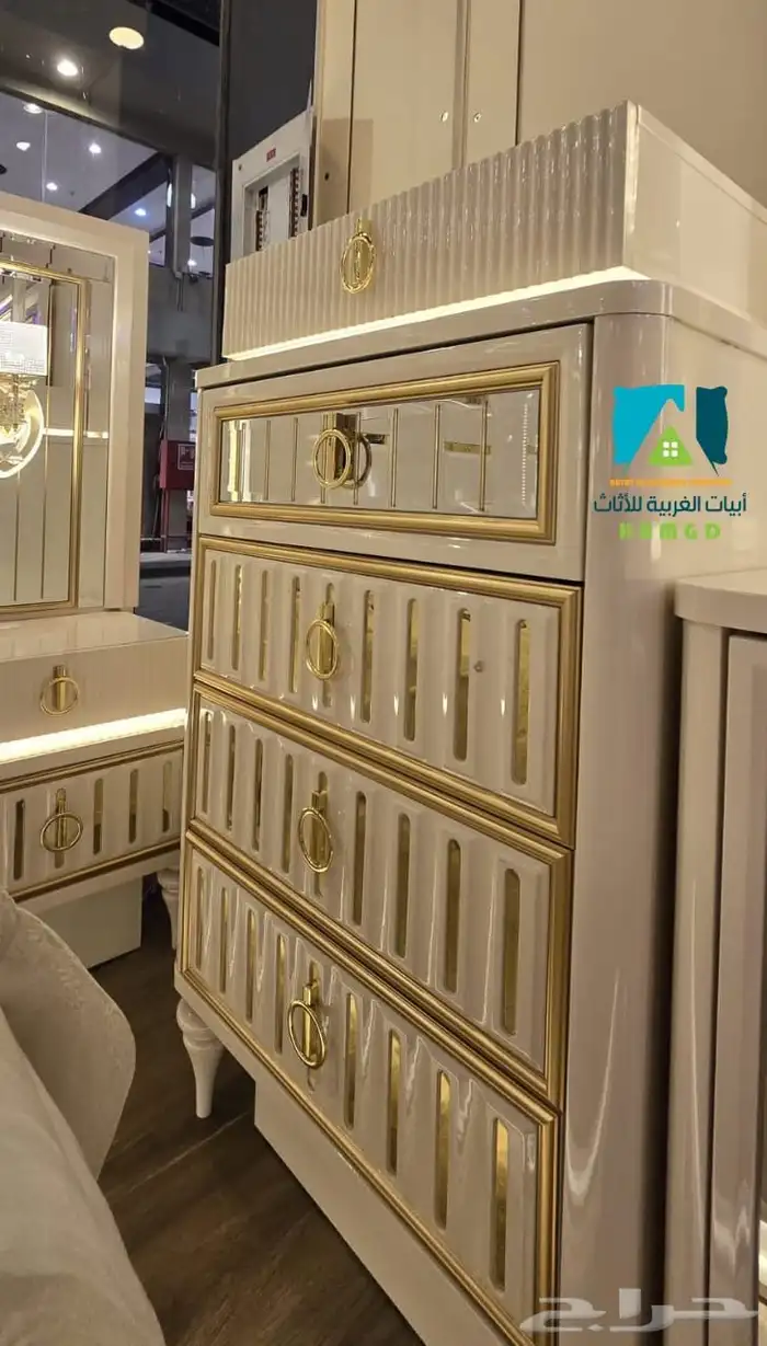 غرف نوم مودرن فخمة وعصرية بأسعار منافسة 37