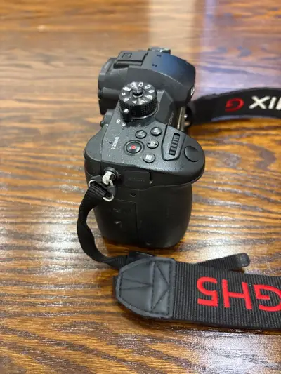 كاميرا Lumix GH5 2