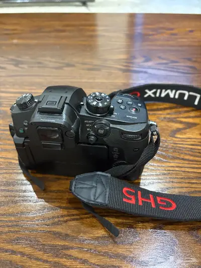 كاميرا Lumix GH5 3
