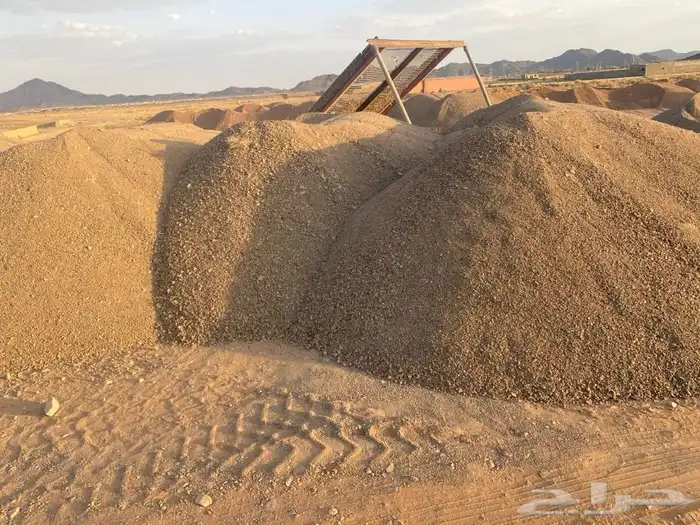 شيول وقلاب لدفان والمزارع وجميع انواع مواد البنا 0
