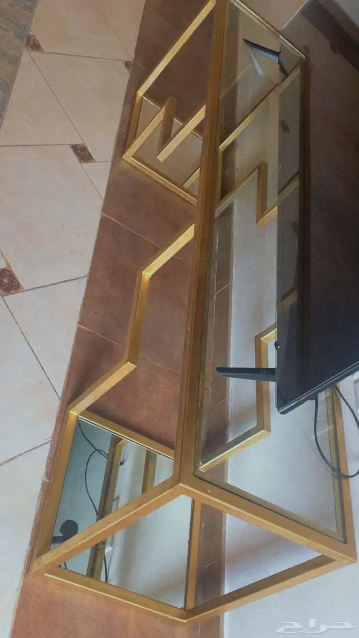 طاولة تلفزيون ذهبيه الرقيب 0