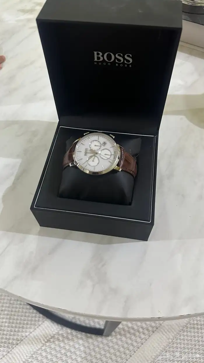 ساعة Hugo Boss الاصلية جلد. جديده استخدم اقل من شهر. 0