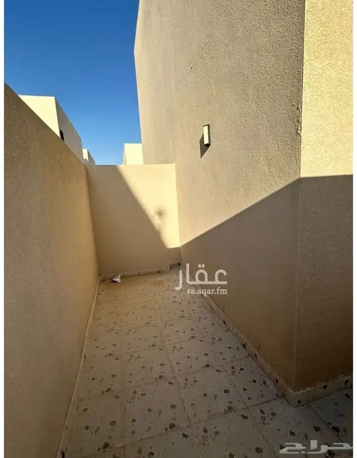 للبيع دور أول مستقل في فيلا بمخطط غصون بشرق الرياض 0