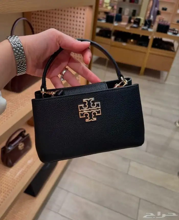 شنط وشوزات ماركه مختلفه 35