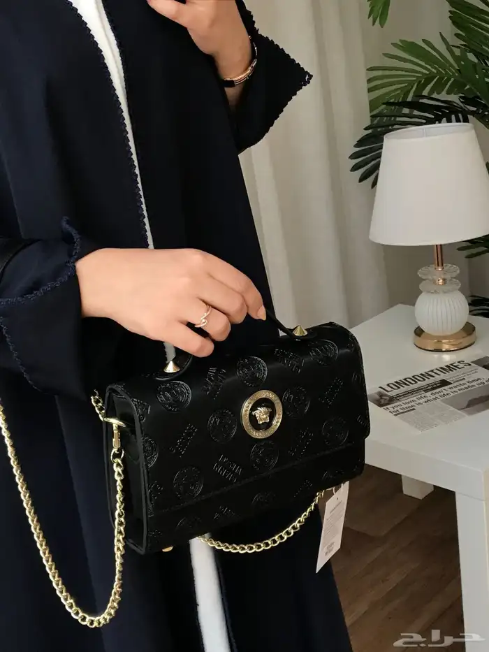 شنط وشوزات ماركه مختلفه 3