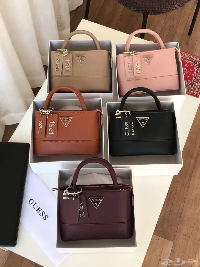 شنط وشوزات ماركه مختلفه 18