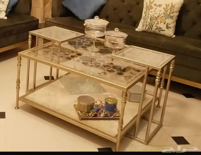 طاولة مع قاعدة رخام 1