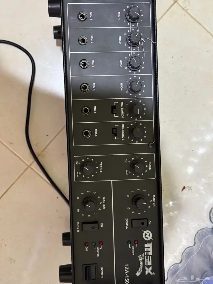 للبيع جهاز صوتيات مع ثلاث سماعات 0