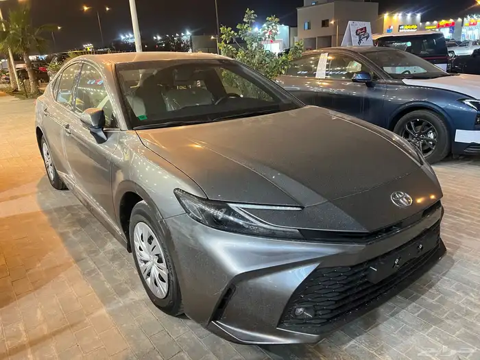 كامري 2025 اقساط بنوك نص فل ستاندر بنزين هايبرد 0