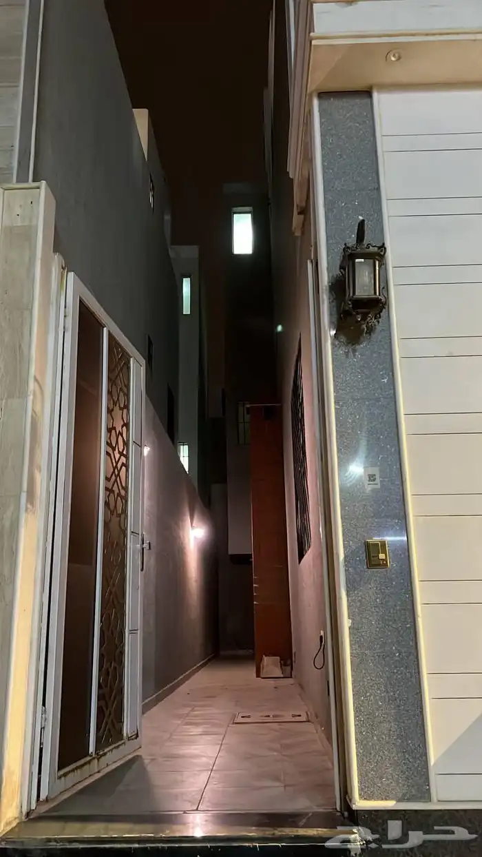 للايجار شقة عوايل بتصميم ممتاز حي الرمال 0