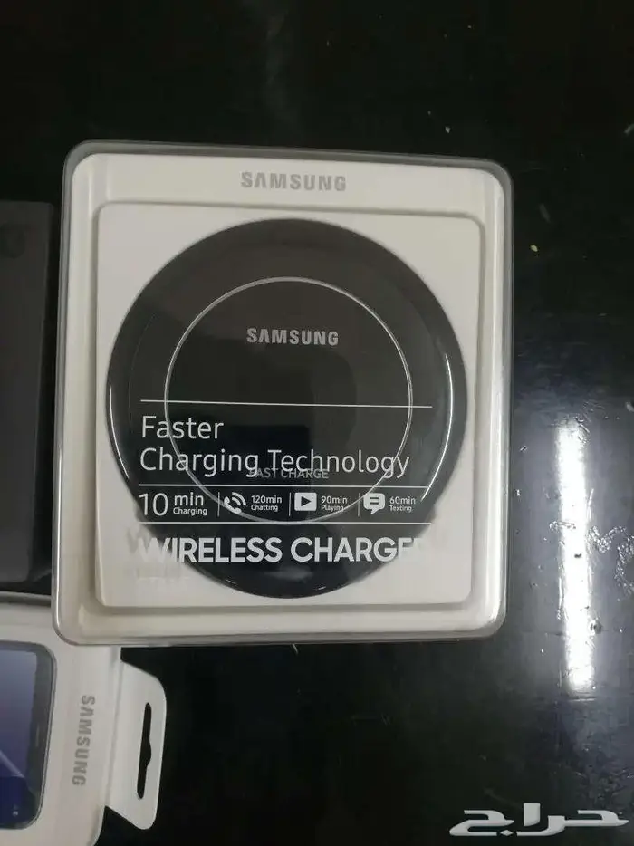 باقي حبتين بس سبيكر سامسونج ليفل بوكس وشاحن لا سلكي 1