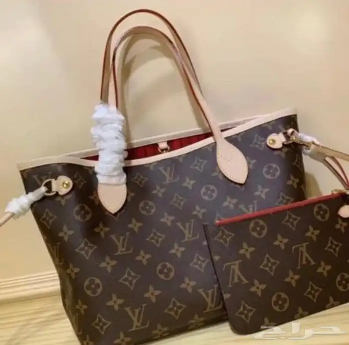 شنط وشوزات ماركه مختلفه 17