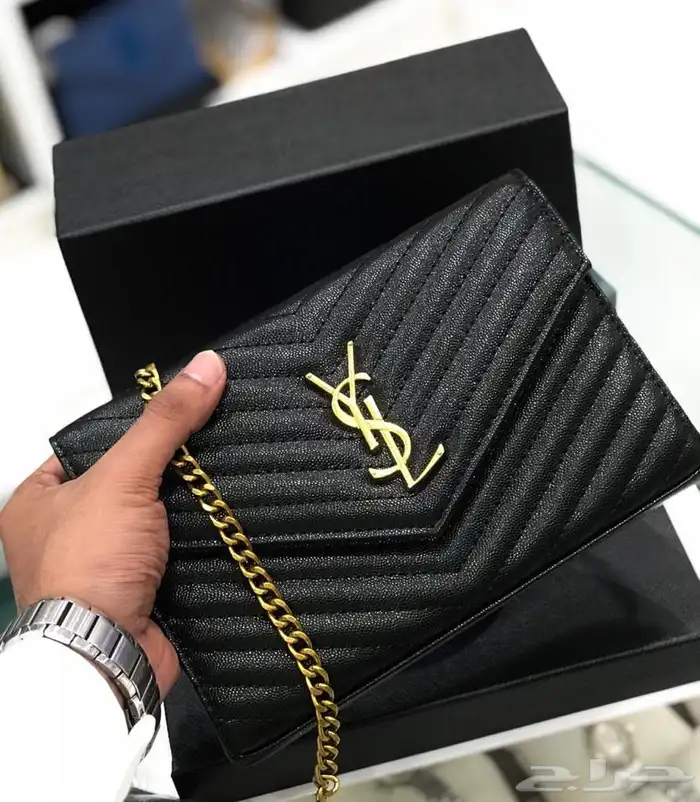 شنط وشوزات ماركه مختلفه 28