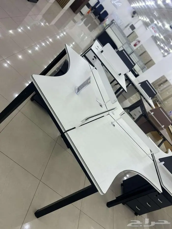 محطة عمل بتصميم بيضاوي مع خدمة توصيل مجانية في جدة 2