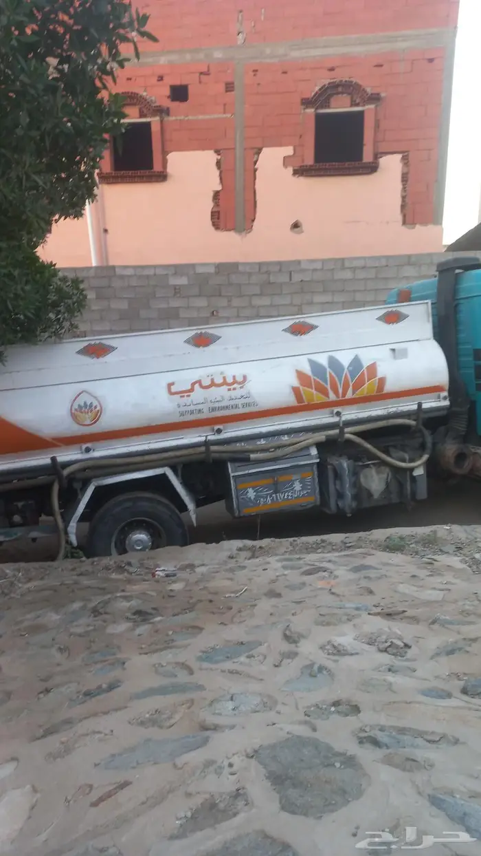 يوجد لدينا وايتات سحب وتنضيف اعزكم الله صرف الصحي والمجار 0