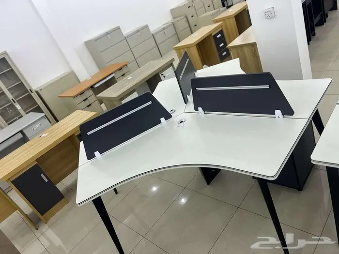 محطة عمل بتصميم بيضاوي مع خدمة توصيل مجانية في جدة 0