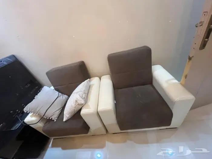 للبيع كنب قابل لعمل سرير وتخزين 2