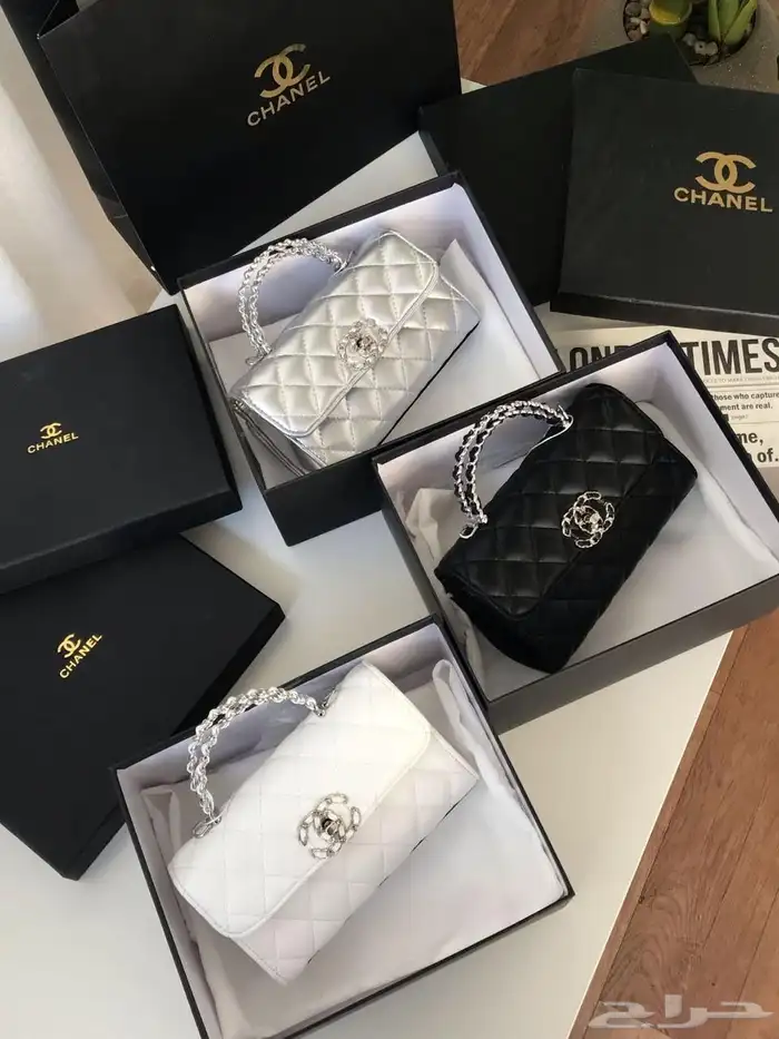 شنط وشوزات ماركه مختلفه 11