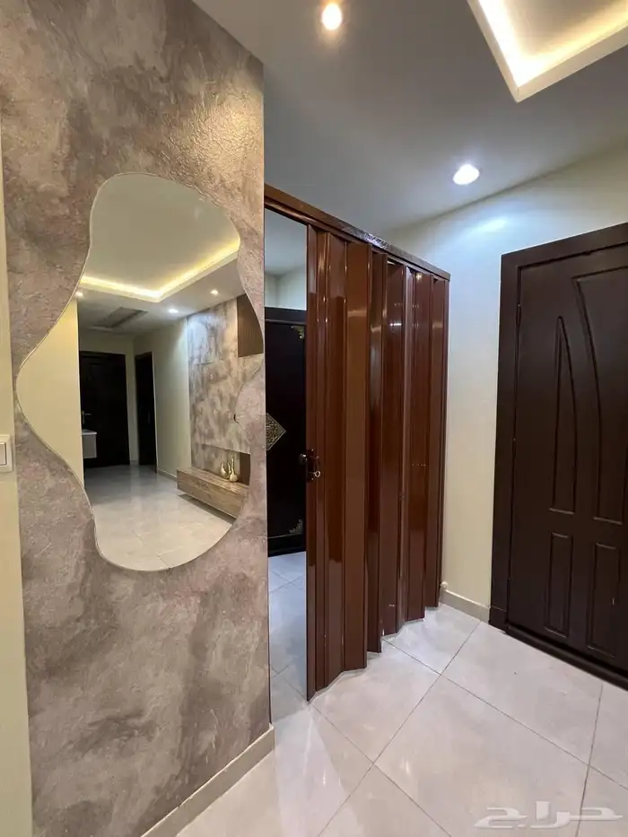 للايجار شقة عوايل بتصميم ممتاز حي الرمال 1