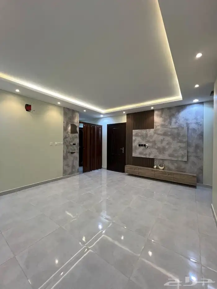 للايجار شقة عوايل بتصميم ممتاز حي الرمال 3