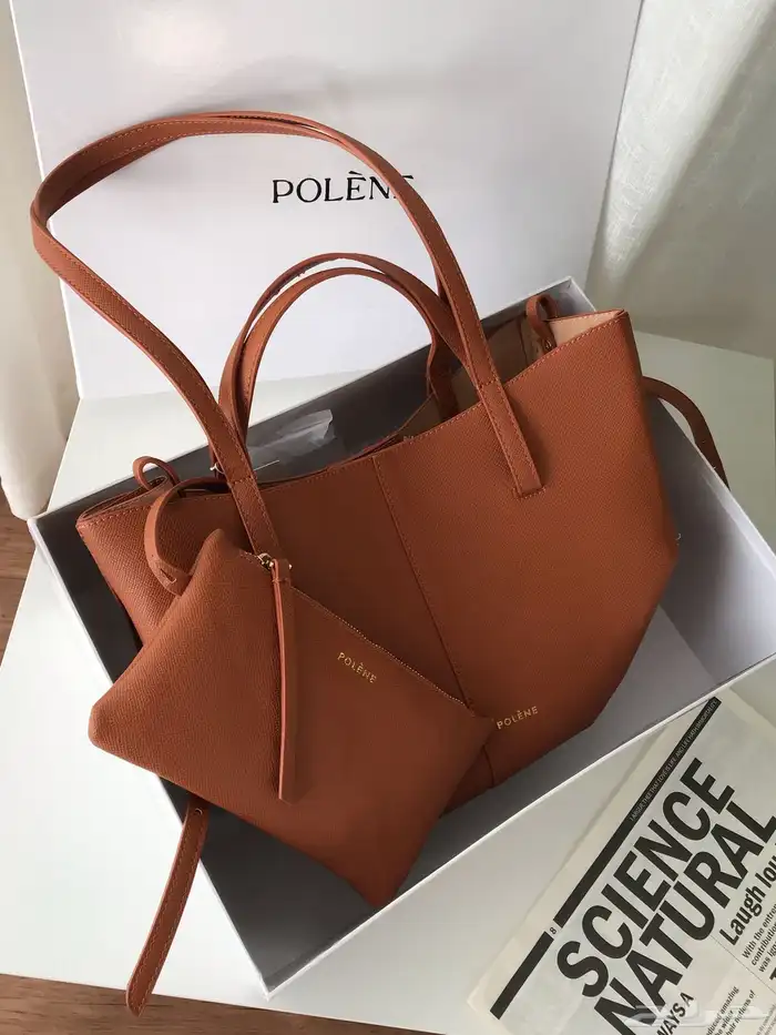 شنط نسائيه ماركه بالملحقات وبسعر خيالي . 31