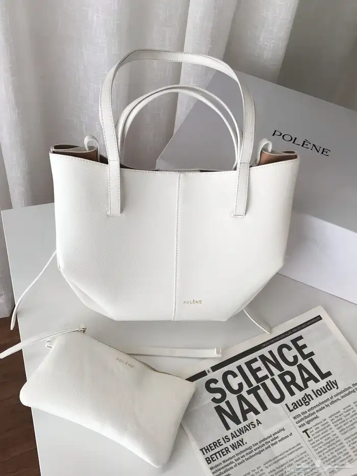 شنط نسائيه ماركه بالملحقات وبسعر خيالي . 23