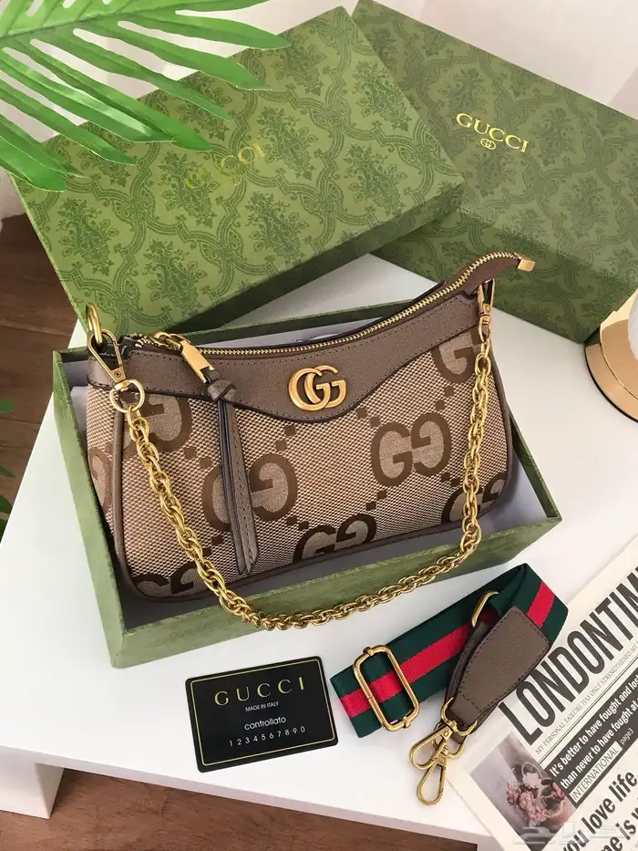 شنط نسائيه ماركه بالملحقات وبسعر خيالي . 11