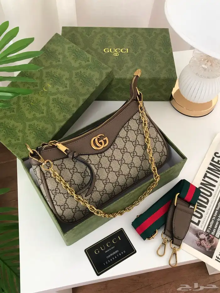 شنط نسائيه ماركه بالملحقات وبسعر خيالي . 10