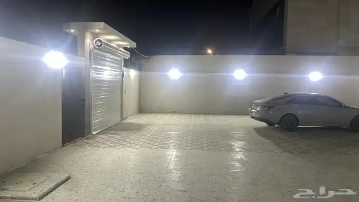 ابها  فله دور ارضي تجاري سكني شارع 80 4