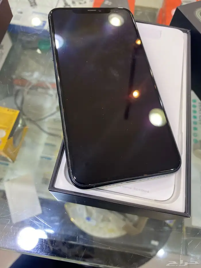 ايفون 11 نضيف 256 وبطاريه 85 الجهاز وكاله وانا فاكه بيدي 1