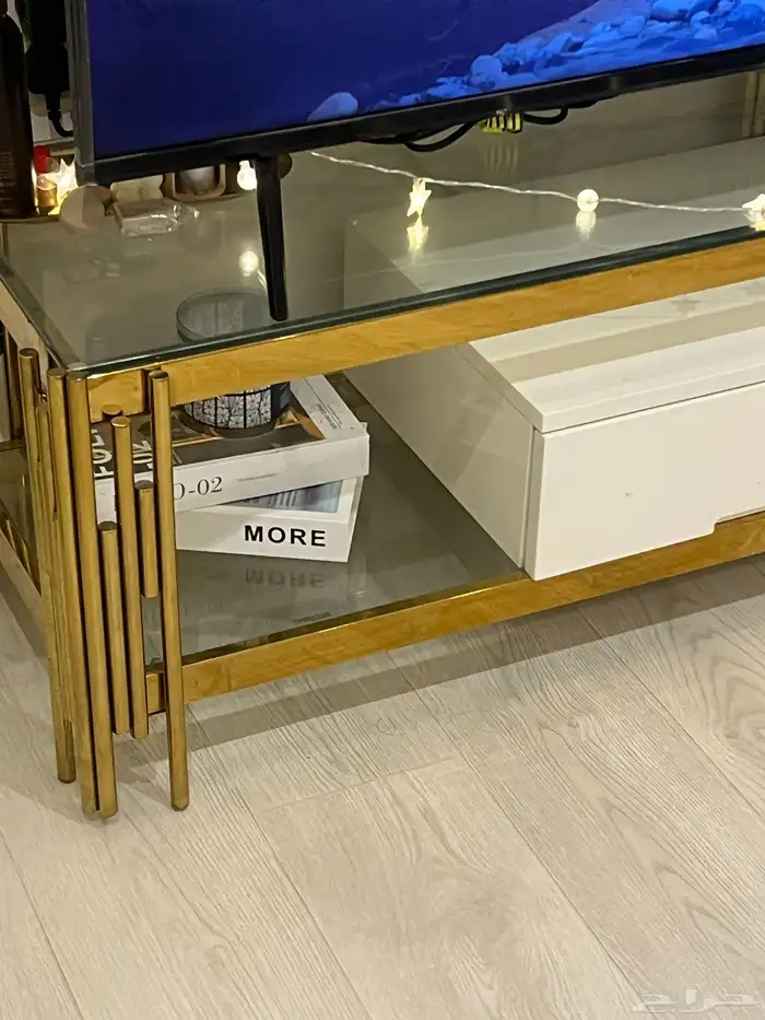 طاولة تلفاز استخدام نظيف جدا  شبهه جديد 1