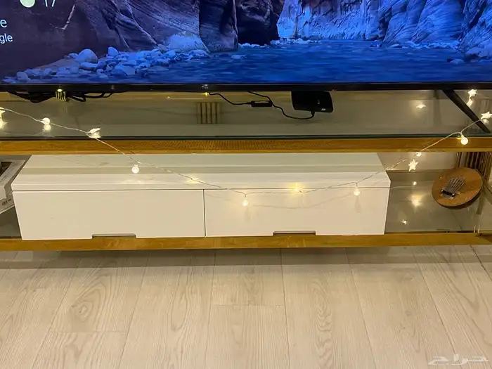 طاولة تلفاز استخدام نظيف جدا  شبهه جديد 0