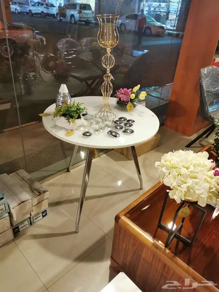 اثاث مرايا وطاولات ومباخر وصحون حلاوة وغيرها الكثير 0