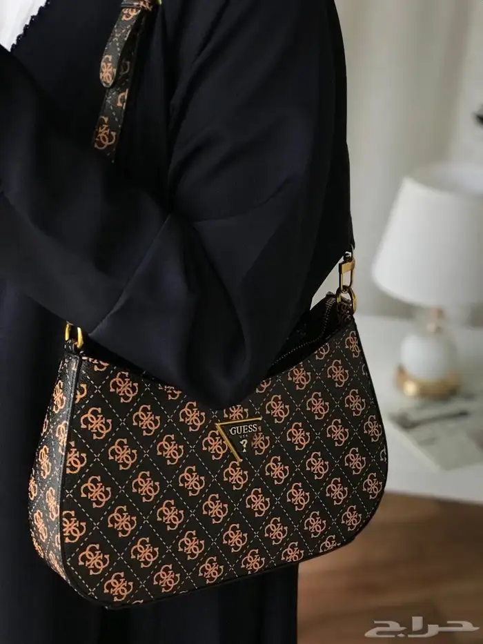 شنط نسائيه ماركه بالملحقات وبسعر خيالي . 19