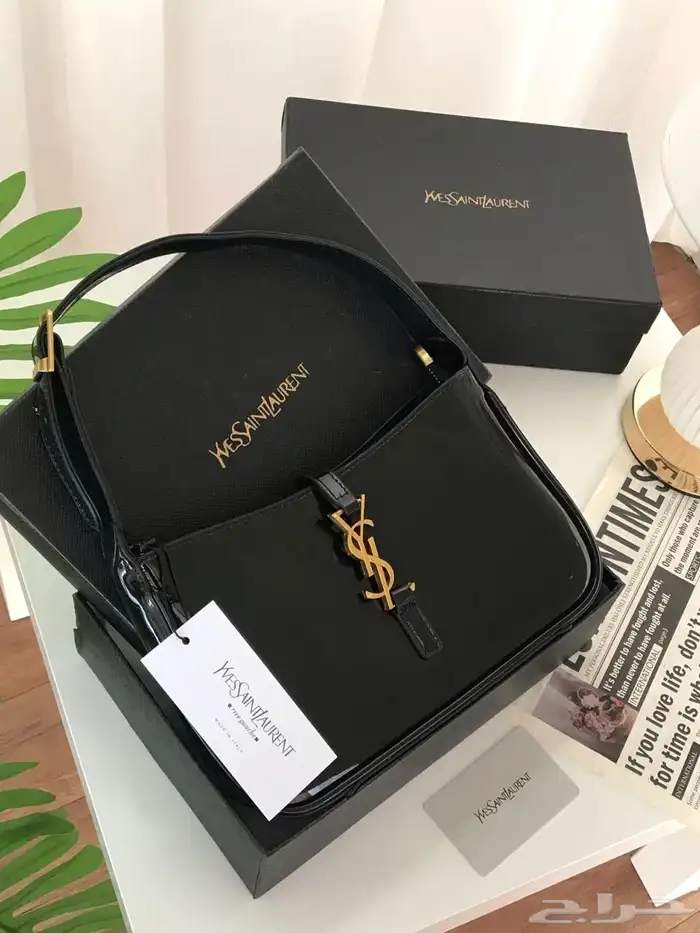 شنط نسائيه ماركه بالملحقات وبسعر خيالي . 1