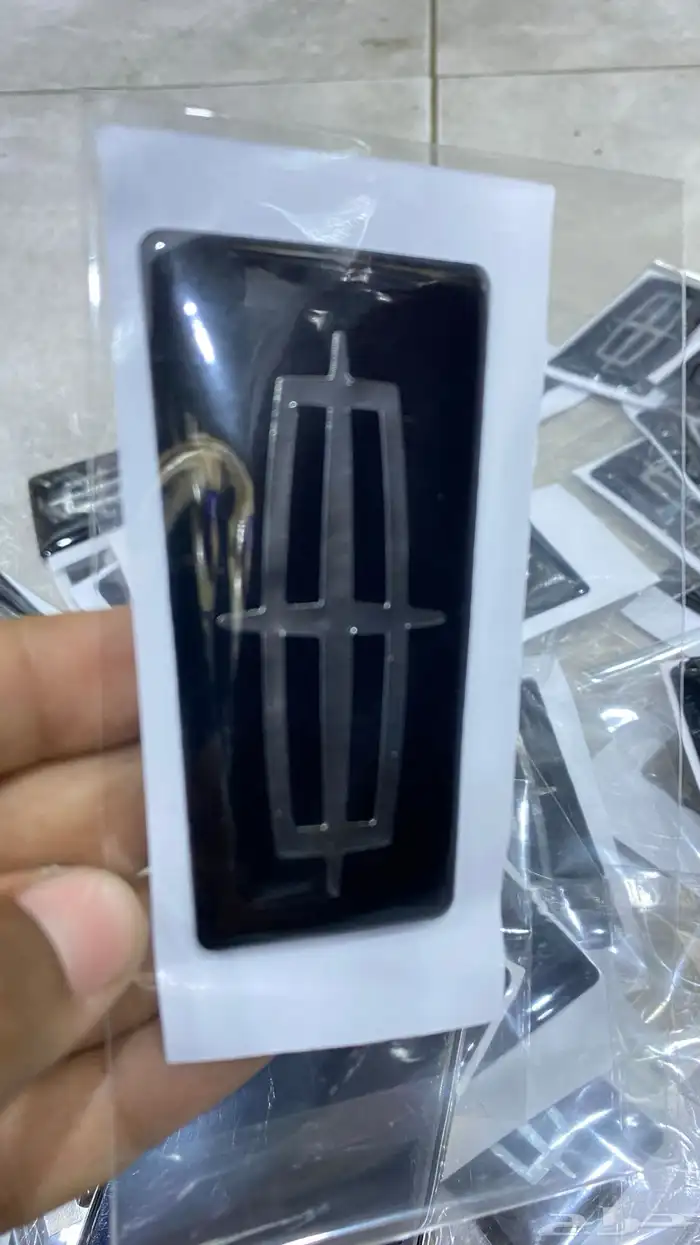 علامة شبك لينكون تاون كار 2003-2010 7