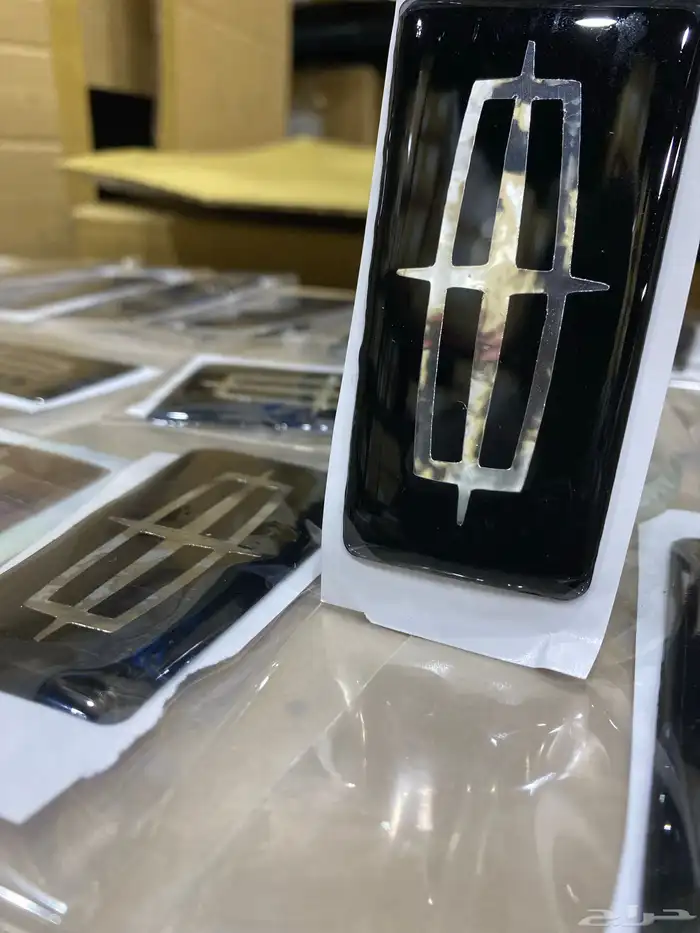 علامة شبك لينكون تاون كار 2003-2010 2