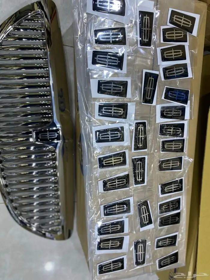 علامة شبك لينكون تاون كار 2003-2010 5