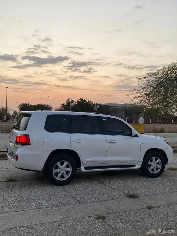 لكزس 570 LX 9