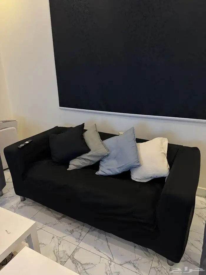 كنب ايكيا KLIPPAN   طاولات ايكيا LACK و ستائر بلاك اوت 2