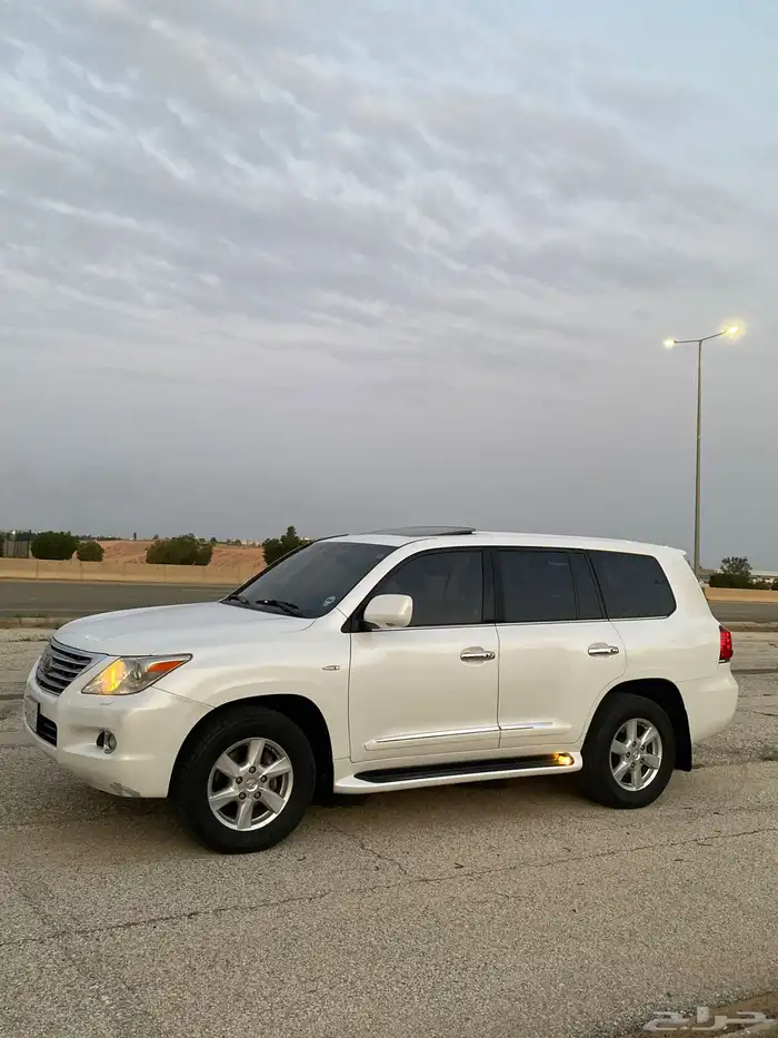 لكزس 570 LX 3